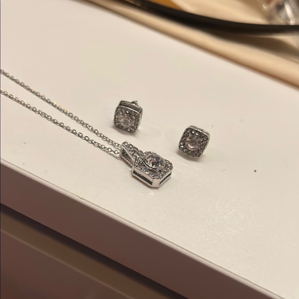 Elegant Silver Necklace and Earring Set